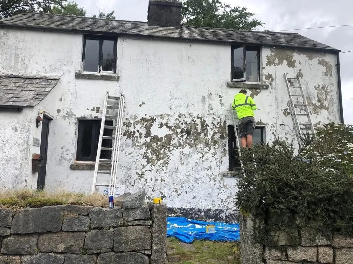 Cottage with blown, flaking render before repair in Exeter